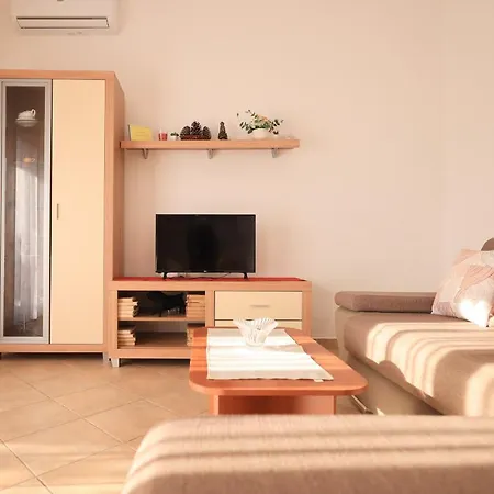 Ana Lejlighed Petrcane